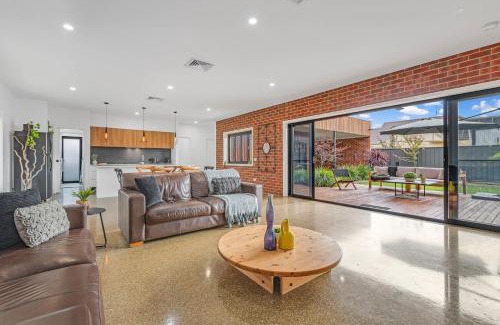 Echuca House | Villa Simone - Tranquil Hideaway in the Heart of Echuca