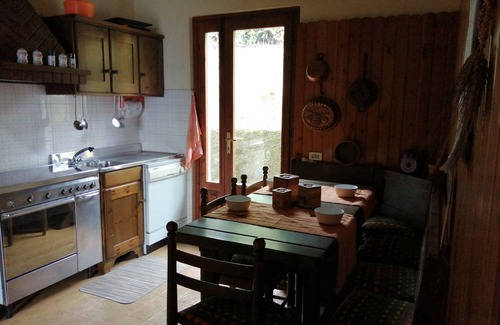 Asso Villa | Villa Singola Immersa nel Verde