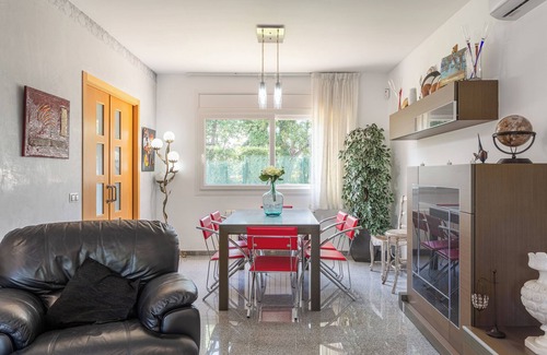 La Canyera Villa | Villa 'Sol' with Mountain View, Wi-Fi and Air Conditioning