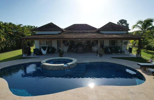 El Farallon del Chiru Villa | Villa Solara 6 - Luxury 6 Bedroom Villa with Pool, Golf & Lake View