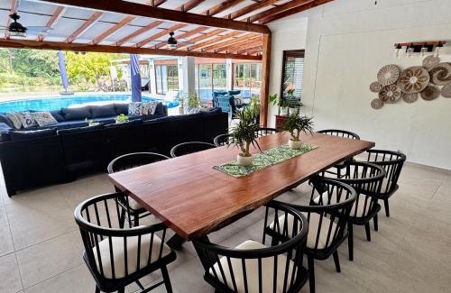 El Farallon del Chiru Villa | Villa Solara 6 - Luxury 6 Bedroom Villa with Pool, Golf & Lake View