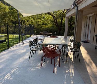 Chirols Villa | Villa spacieuse en Ardèche avec piscine , en bord de rivière