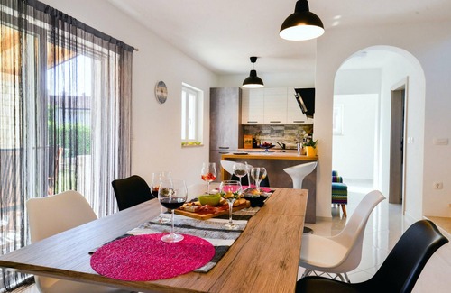 Radini House | Villa Stella Juricani