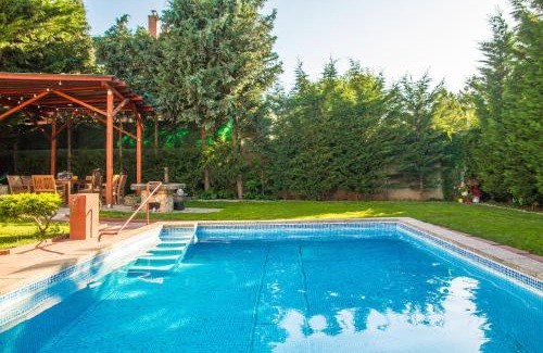 Arpadfold Villa | Villa Suburbia Budapest