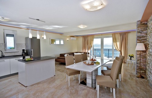 Mimice Villa | Villa Sun Palace is a luxury 5 bedroom villa with amazing sea views