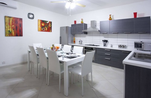 High Ridge Villa | Villa Sunnyside near St. Julian's