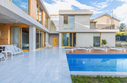 Tbilisi Villa | Villa Tabori Hill - Modern 7BR Villa near Old Tbilisi