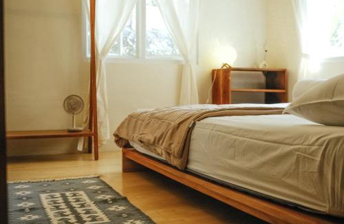 Cilobak House | Villa Teras Makati 4BR near Curug Nangka