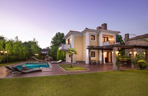 Paralia Skotinis Villa | Villa "THETIS " located in the magnificent OLYMPUS VILLAS Complex