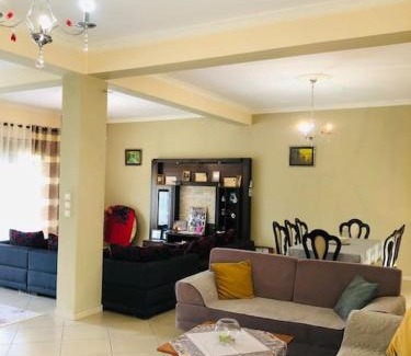 Kamez Villa | Villa Uklala