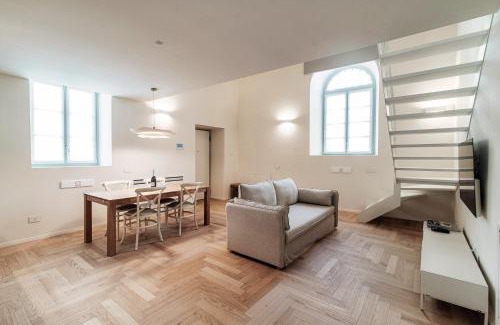 Como City Centre Apartment | Villa Valencia - The House Of Travelers