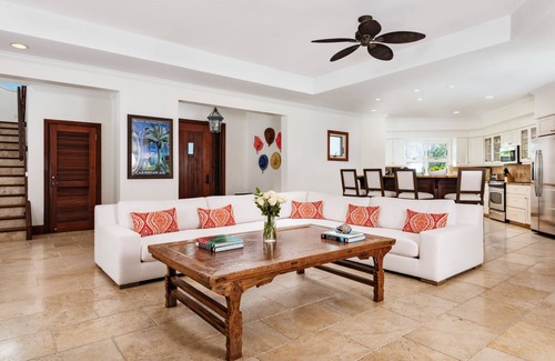 Ocean Point House | Villa Valentina: Swim Access, Pool, Kayaks, & More!
