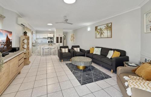Torquay Apartment | Villa Venezia Apt 3 - Spacious Hervey Bay esplanade apartment