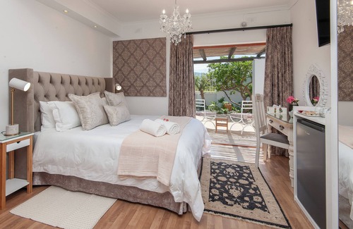 Westcliff House | Villa Venusta