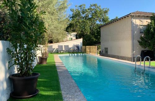 Sotillo de las Palomas Villa | Villa Viñedo - Agradable Villa Rústica con Jardín