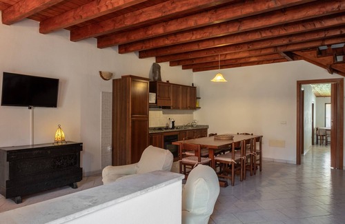 Riola Sardo Villa | Villa Vintage by Propertize | giardino e palestra