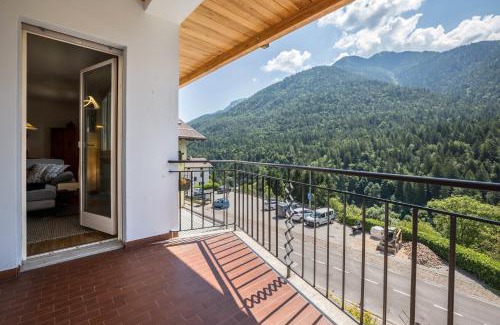 Sella Giudicarie Apartment | Villa Vittoria Mountain View