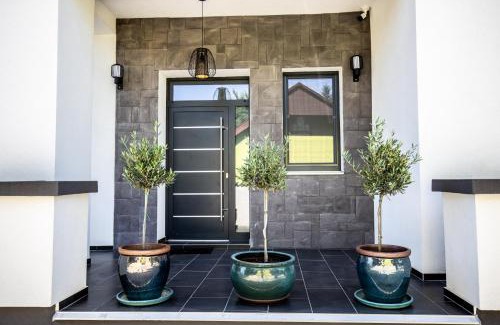 Sahy Villa | Villa Vivien