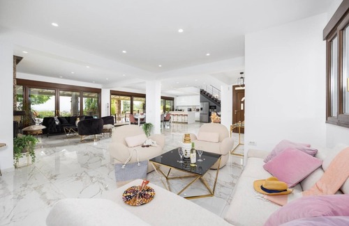 Potamos Villa | Villa Wild Willow - Six Bedroom Villa, Sleeps 16