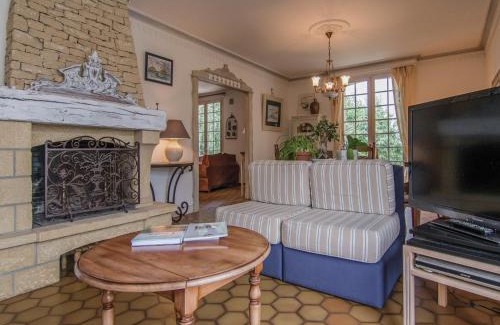 Saint-Bonnet-la-Riviere Villa | Villa with Pool in Corrèze