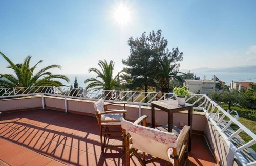 Palaio Tsifliki Villa | Villa with great view and a few steps away from the beach !