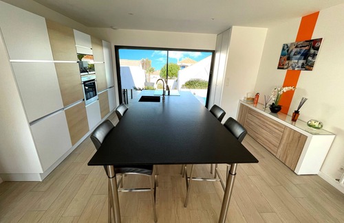 La Tranche-sur-Mer Villa | Villa with heated pool, terrace, garden, town center 300m, beach 600m