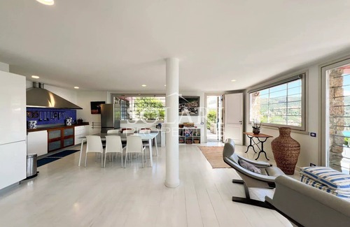 Espero-Pax Apartment | Villa with pool, walking distance to beaches