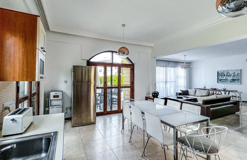 Kyrenia District Villa | Villa with Private Pool and Backyard in Lapta
