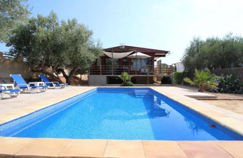L'Ampolla Villa | Villa with private pool, L'Ampolla, garden and air conditioning.