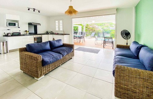 Le Robert Villa | Villa with sea view and private dock (MQRO11)