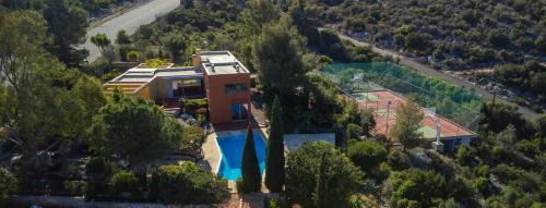 Theologos House | Villa with swimming pool and tennis/basketball court