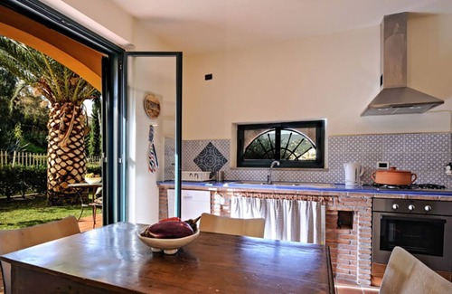 Patti House | Villa with swimming pool, garden and sea view