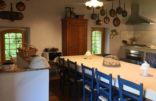 Vorno Villa | Villa XVI sec With salt water pool Wifi A/C in a fenced area