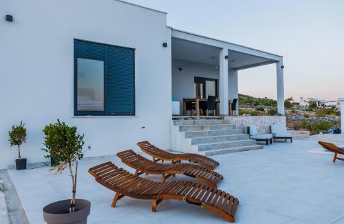 Seget Villa | Villa Zlatno Sunce in the hills near Trogir