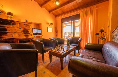 Espolla House | Village house between the walls of the old Espolla Castle. 5 rooms