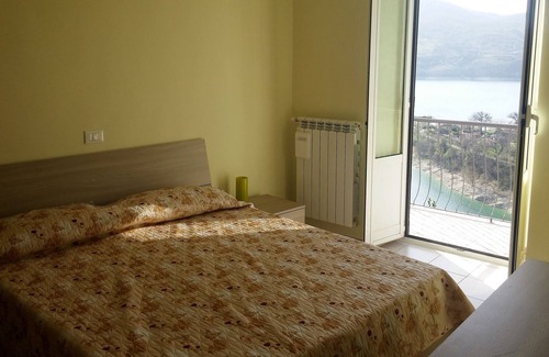 Castel di Tora Apartment | Village on the Lake Holiday House