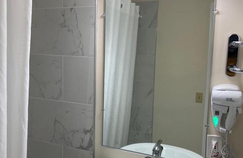 Williamstown Hotel | Villager Motel