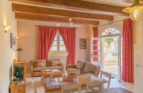 Ta' Għammar Hotel | Villagg Tal Fanal