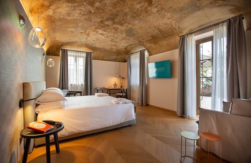 Serralunga d'Alba Hotel | Villaggio Narrante - Cascina Galarej