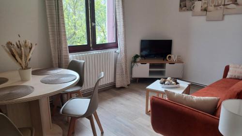 Villargondran Apartment | VILLARGONDRAN, les lacets Mauriennais, garage motos, vélos