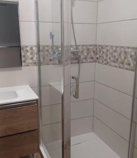 Villargondran Apartment | VILLARGONDRAN, les lacets Mauriennais, garage motos, vélos