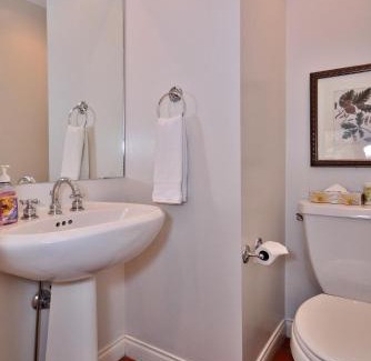 South Pandosy Hotel | Villas at Eldorado Resort