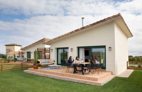 Banos de Rioja Villa | Villas Finca La Emperatriz