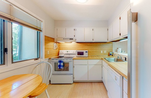 Bethany Beach Condo | Villas of Bethany West - 792B Salt Pond Circle | Lovely condo with pool & tennis