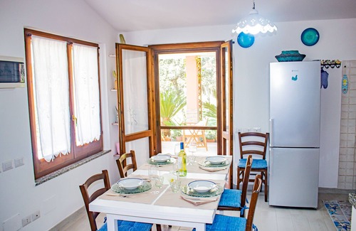 Chia House | Villetta I Pini Azzurri, with large garden and private tennis court
