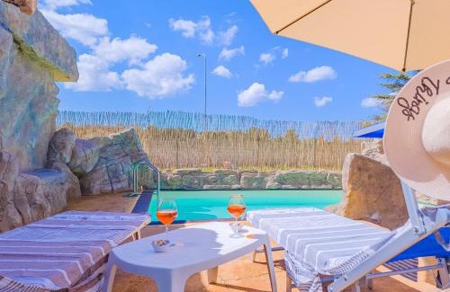 Acquarica del Capo Villa | Villetta Oasi nelle Rocce con Piscina Privata