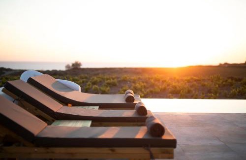 Kamari Villa | Vinebranch Villa