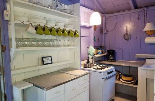 East Chop House | Vineyard Cottage Charm, Walk to Beach, On Bike Path, Near Town