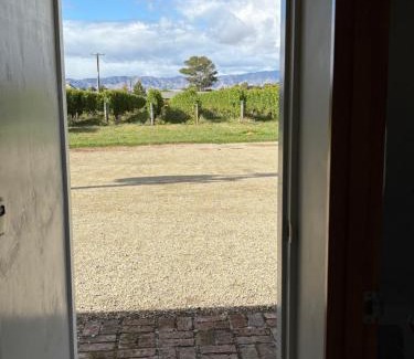 Renwick Cabin | Vineyard Cottage in Blenheim on the Golden Mile