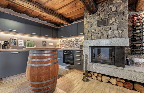 Semic House | Vineyard Cottage Lan On The Hill, Semič, Slovenia